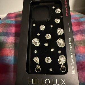 Black velvet Gemstone Phone Case for iPhone 14 Pro
Comes with a Cuban chain !